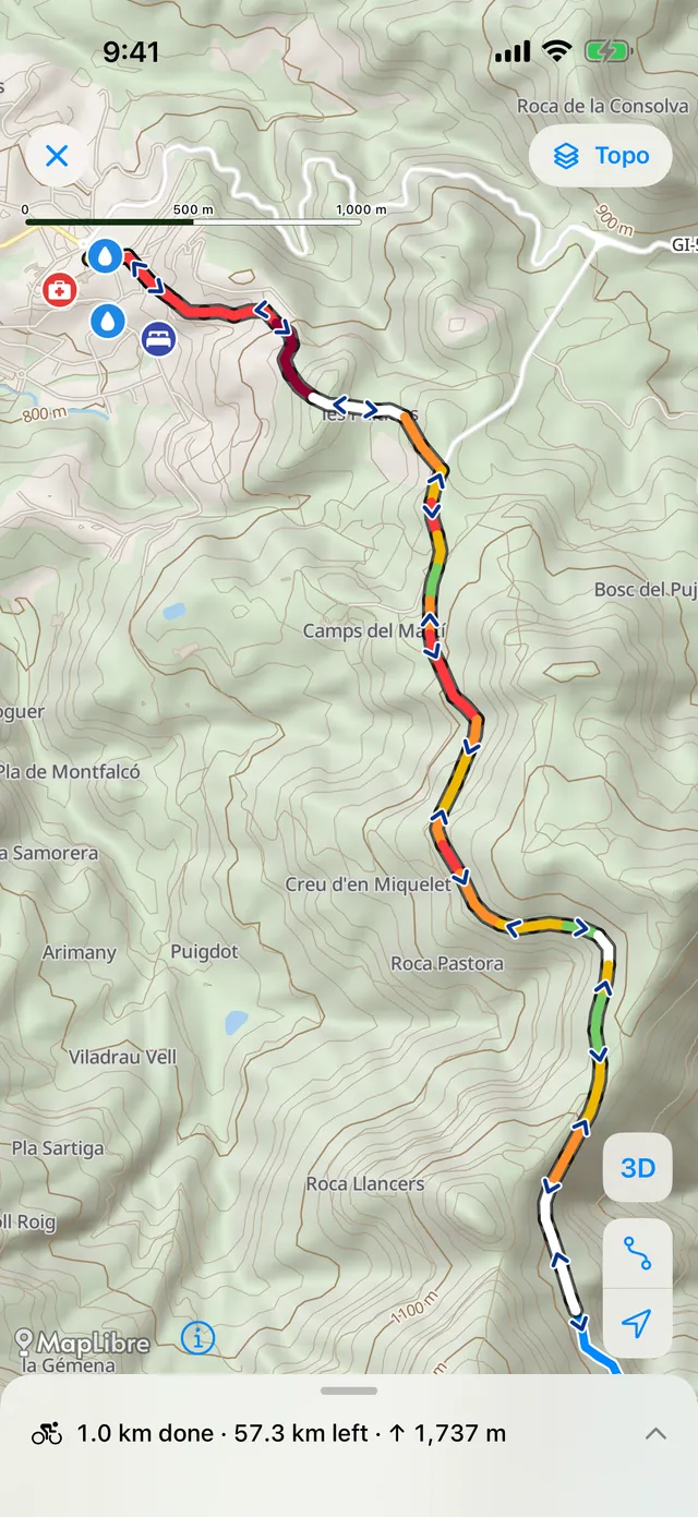 A climb filling the map, its road coloured green, yellow, orange and red by gradient over contour lines