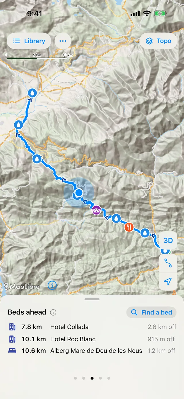 The ride screen: Beds ahead, hotels at 7.8, 10.1 and 10.6 km with how far off the route each is